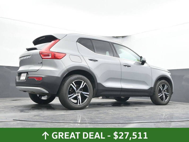 2025 Volvo XC40 B5 Core Bright Theme