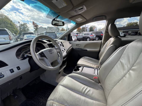 2011 Toyota Sienna LE 8-Passenger