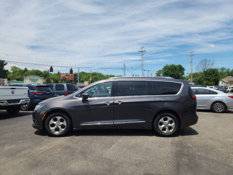 2017 Chrysler Pacifica Touring-L Plus