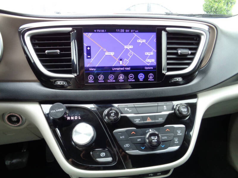 2017 Chrysler Pacifica Touring-L