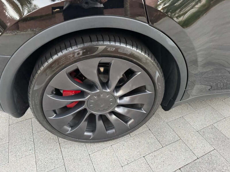 2024 Tesla Model Y Performance