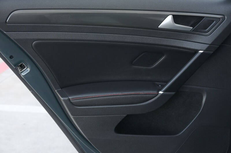 2018 Volkswagen Golf GTI S