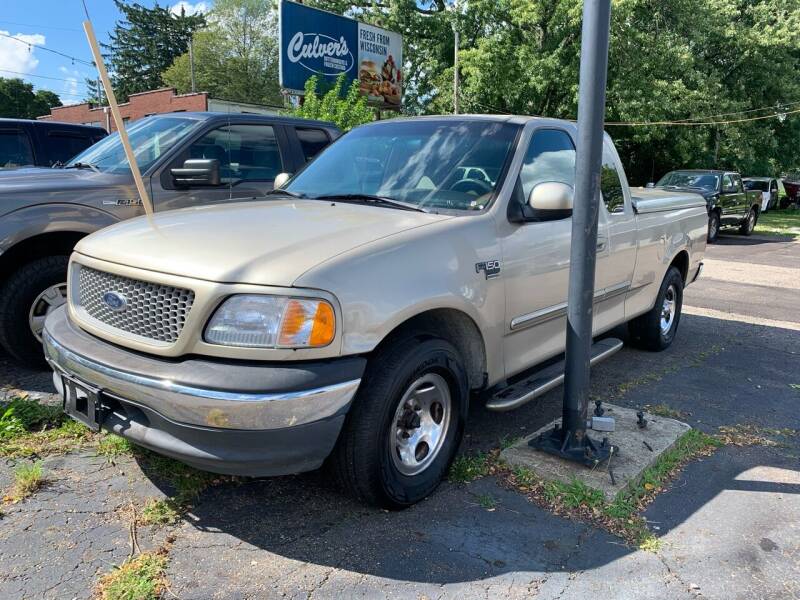 2000 Ford F-150 for sale at MEDINA WHOLESALE LLC in Wadsworth OH