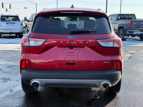 2022 Ford Escape Hybrid Titanium