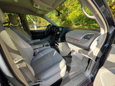 2013 Chrysler Town and Country Touring