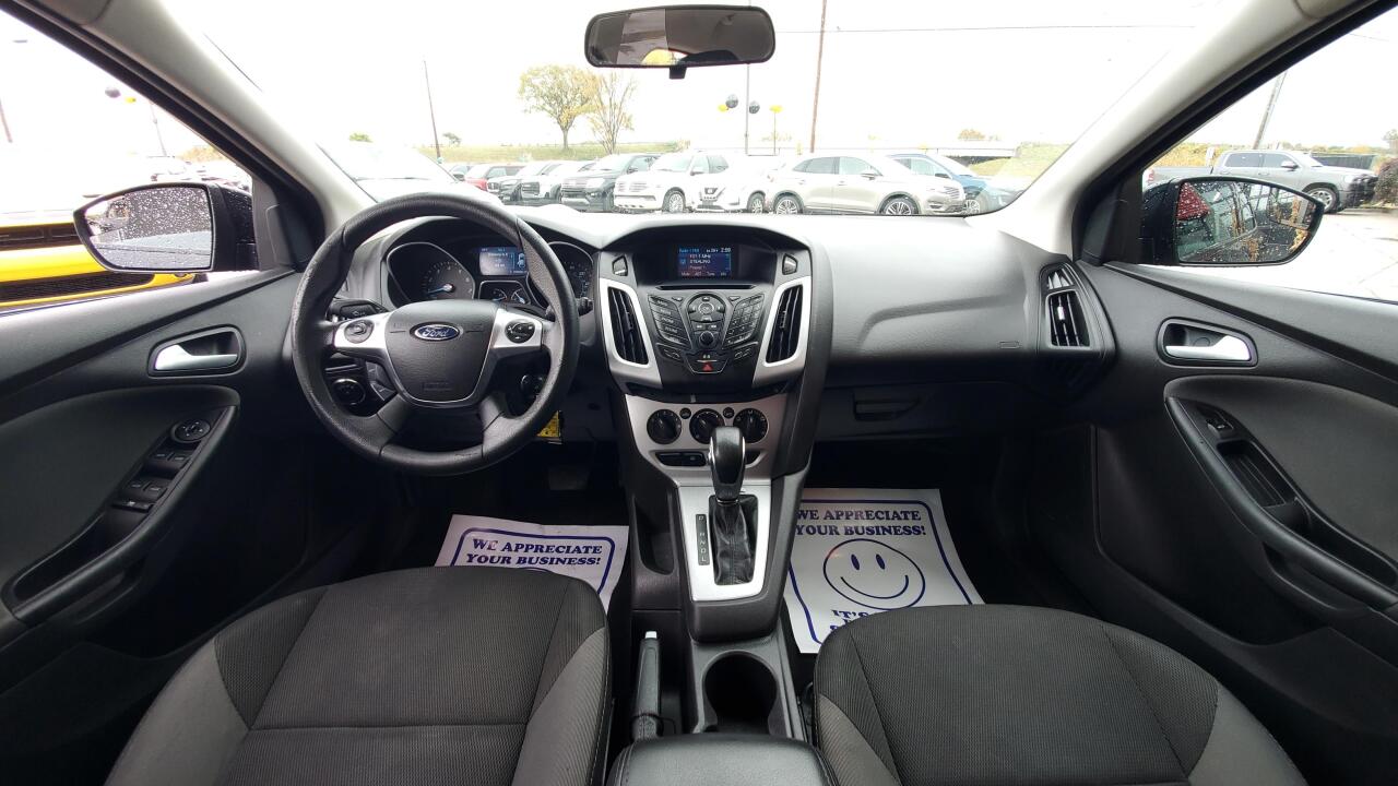 2014 Ford Focus SE 4dr Hatchback 16