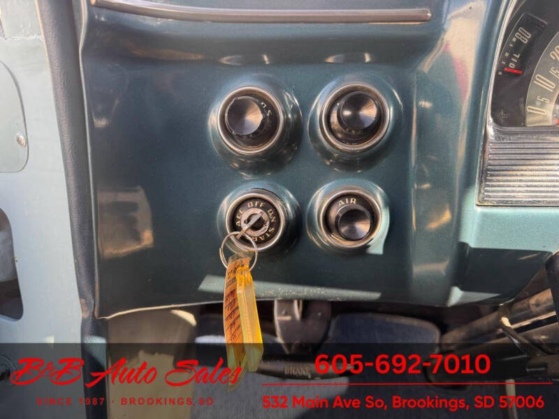 1952 Ford Crestline
