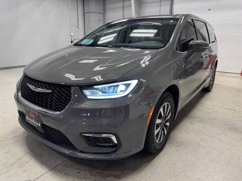 2022 Chrysler Pacifica Hybrid Touring L