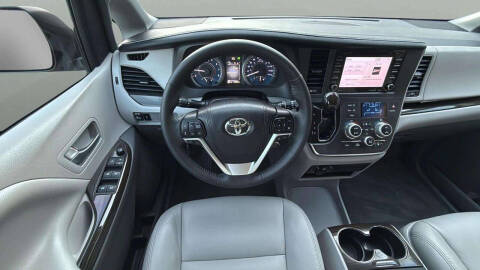 2018 Toyota Sienna XLE 8-Passenger