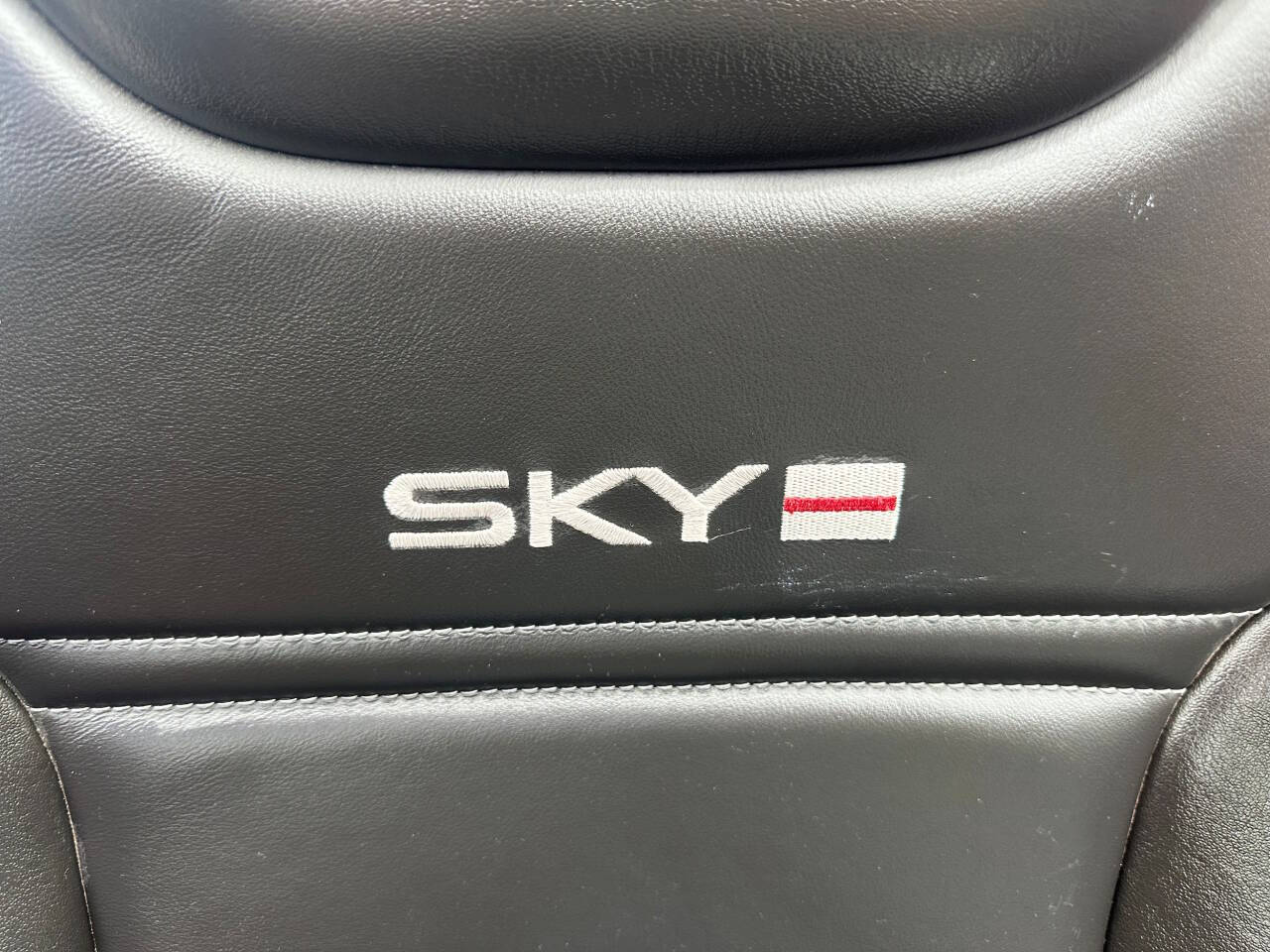 2008 Saturn SKY 41