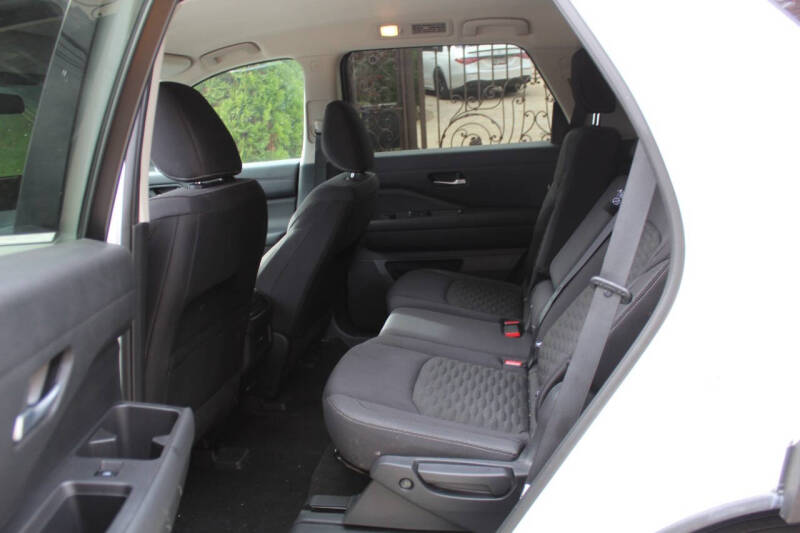 2022 Nissan Pathfinder SV