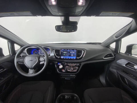 2024 Chrysler Pacifica Touring