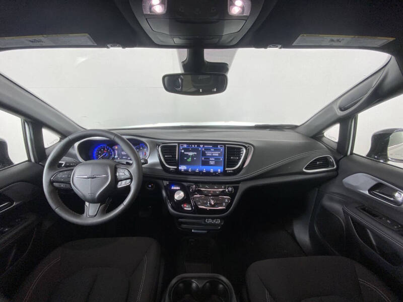 2024 Chrysler Pacifica Touring