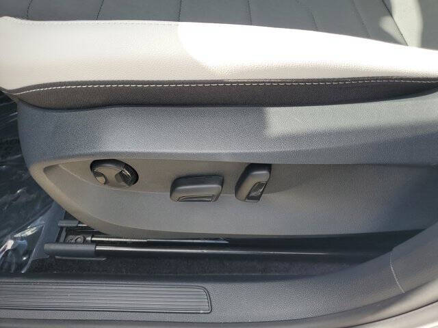 2025 Volkswagen Taos SE