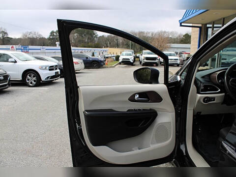 2022 Chrysler Voyager LX