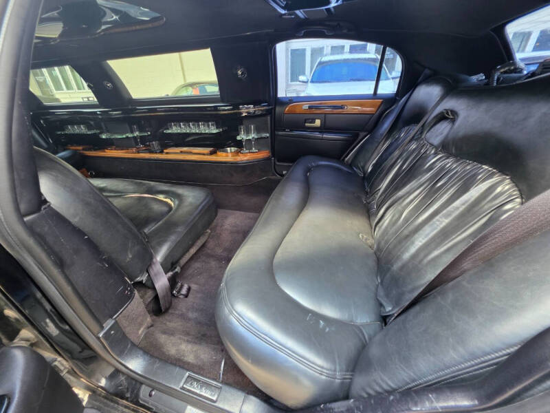 2005 Lincoln Town Car Executive