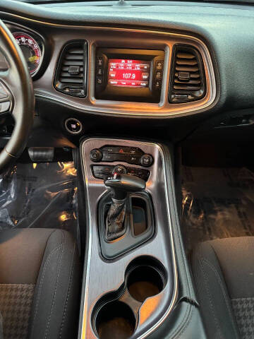 2017 Dodge Challenger SXT