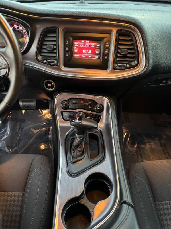 2017 Dodge Challenger SXT