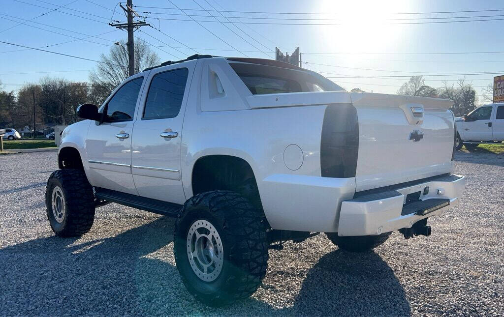 2011 Chevrolet Avalanche for sale at Big Iron Auto LLC in Cape Girardeau, MO