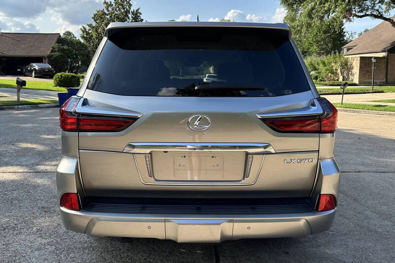 2019 Lexus LX 570 Three-Row