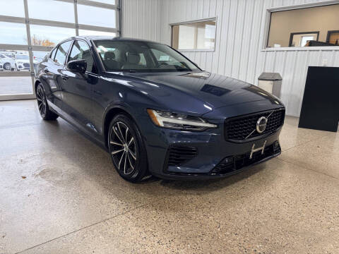 2024 Volvo S60 Recharge T8 Core Dark Theme