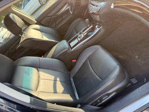 2015 Infiniti Q70 3.7