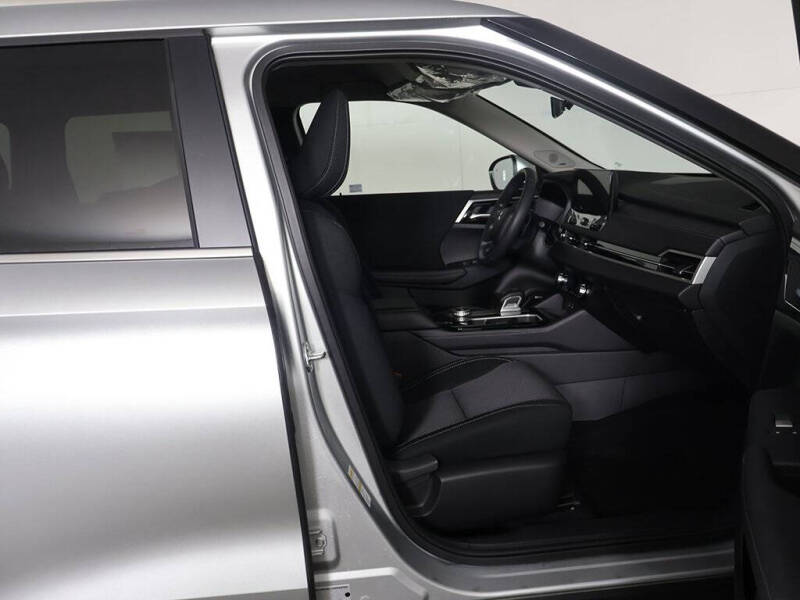 2026 Mitsubishi Outlander ES