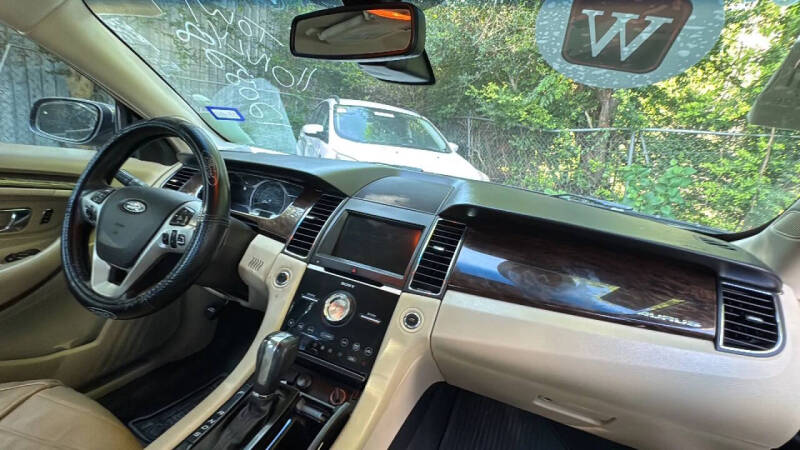 2017 Ford Taurus Limited