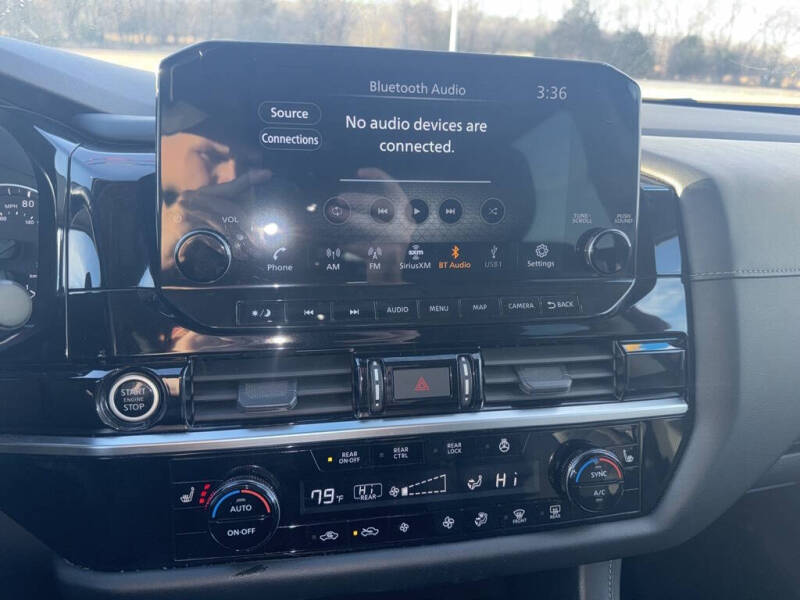 2023 Nissan Pathfinder SL