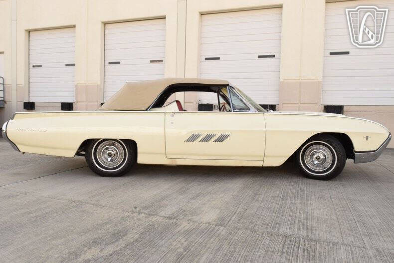 1963 Ford Thunderbird