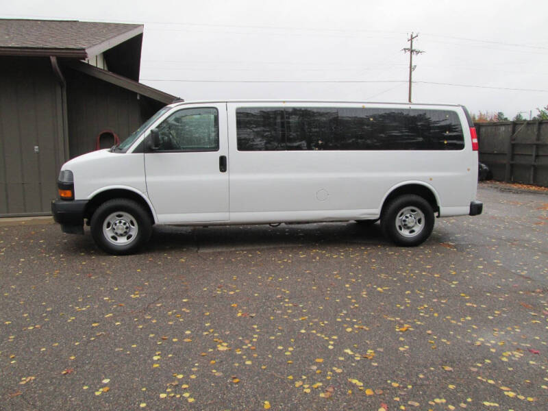 2020 Chevrolet Express Passenger LS's photo