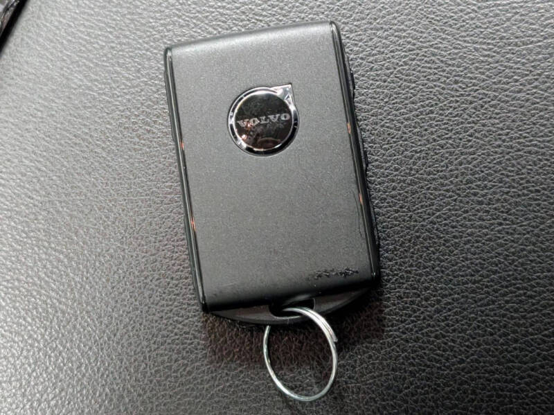 2023 Volvo S60 Recharge T8 Core Dark Theme