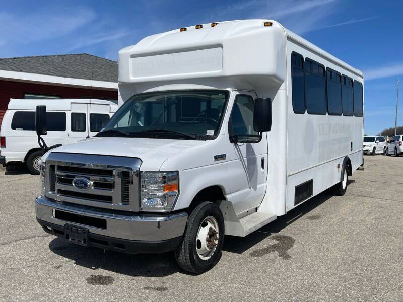 Used 2017 Ford E-Series Cutaway  with VIN 1FDFE4FS8HDC15489 for sale in Zumbrota, Minnesota