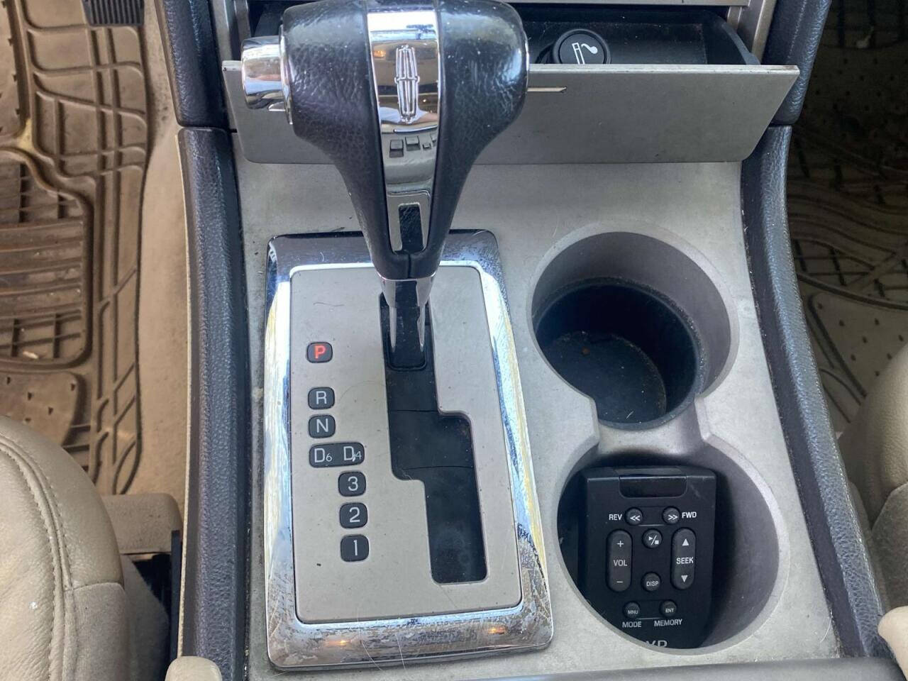 2005 Lincoln Navigator  - $8,750