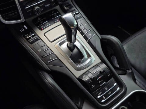 2014 Porsche Cayenne GTS