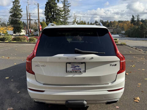 2016 Volvo XC90 T6 Momentum