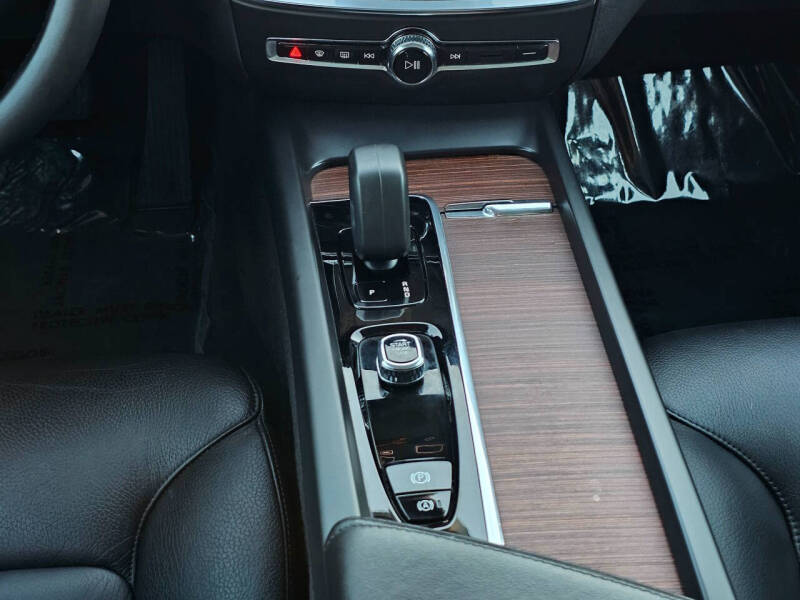 2024 Volvo S60 B5 Plus Dark Theme