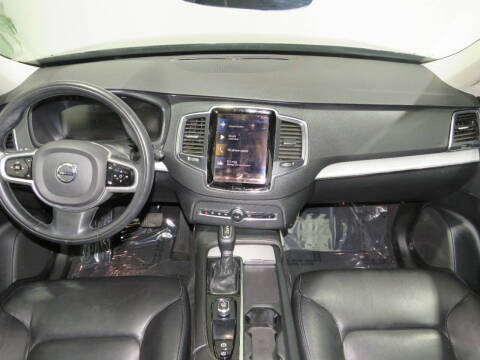 2022 Volvo XC90 T5 Momentum