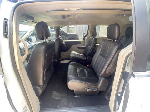 2016 Chrysler Town and Country Touring