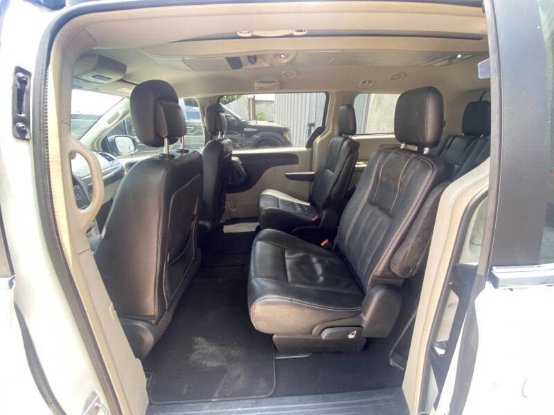 2016 Chrysler Town and Country Touring