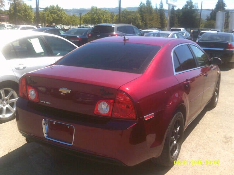 2011 Chevrolet Malibu 1LT photo 4