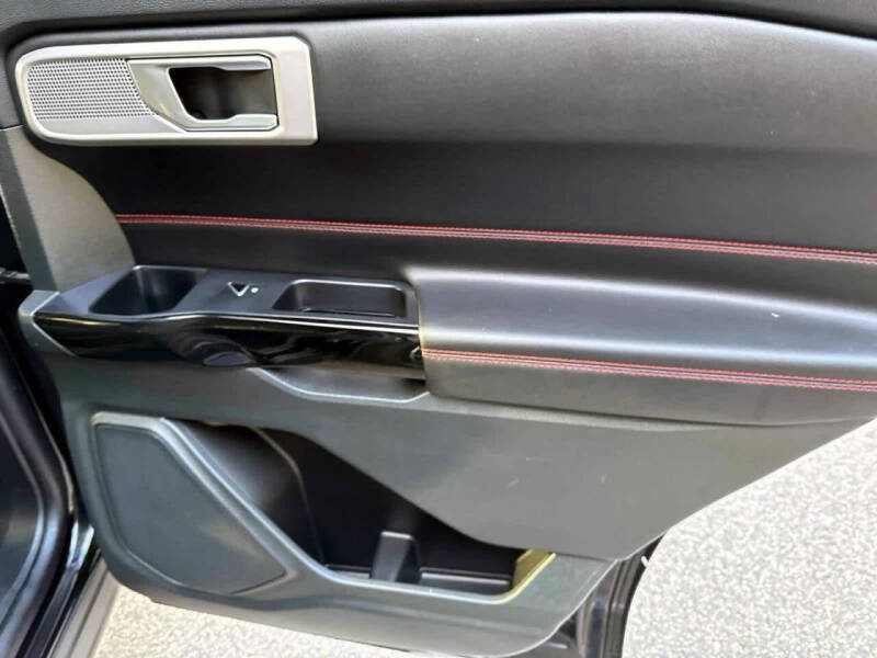 2024 Ford Explorer ST-Line