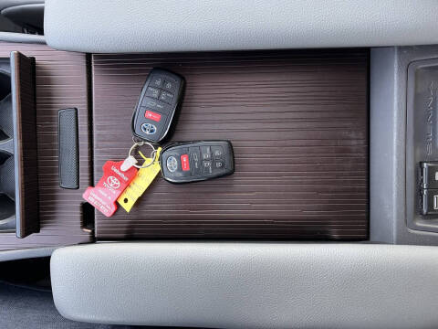 2021 Toyota Sienna XLE 8-Passenger