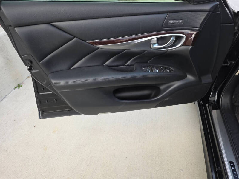 2015 Infiniti Q70 3.7