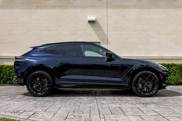 2025 Aston Martin DBX 707
