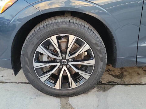 2024 Volvo XC60 B5 Core Dark Theme