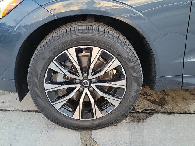 2024 Volvo XC60 B5 Core Dark Theme