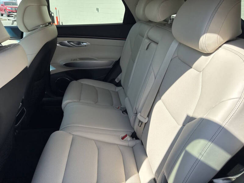 2026 Genesis GV70 2.5T Select