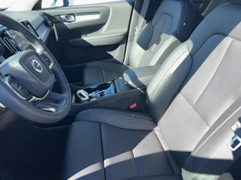 2025 Volvo XC40 B5 Plus Bright Theme