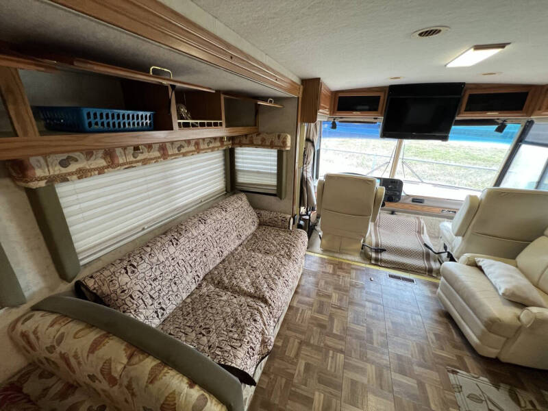 2000 Winnebago Adventurer